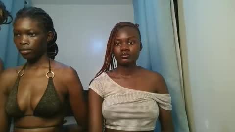 Snapshot of barbie_queen2 chatting on 11.19.25 queen online show from 11.19.25