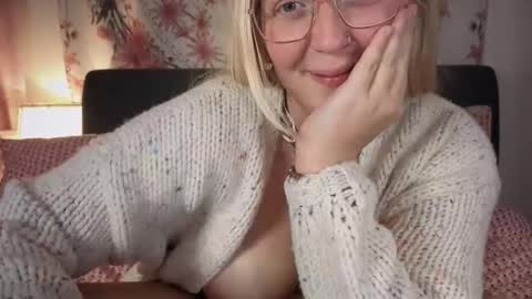 Snapshot of barbiegirl966 chatting on 09.11.25 barbiegirl966 online show from 09.11.25