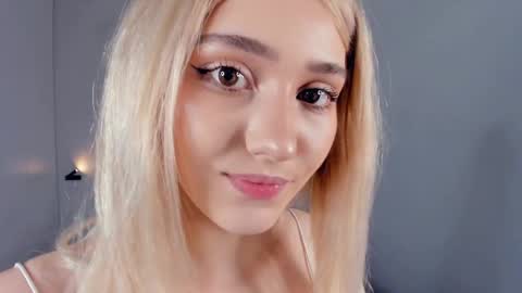 Mia online show from 04.05.26