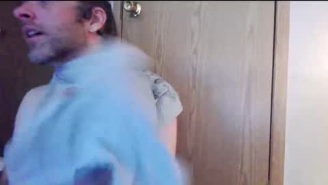 Snapshot of barebearstudio chatting on 03.18.26 barebearstudio online show from 03.18.26