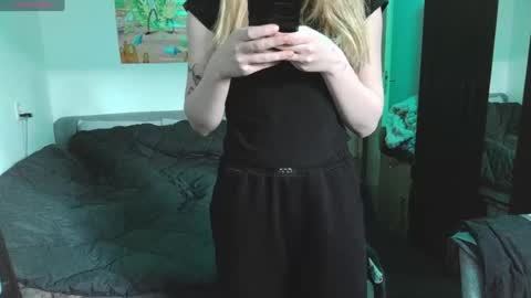 Snapshot of baseddutch chatting on 06.19.26 baseddutch online show from 06.19.26