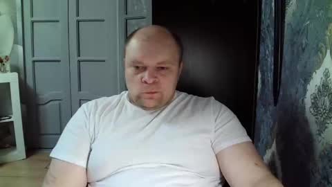 Snapshot of basi_look chatting on 02.14.25 basi_look online show from 02.14.25