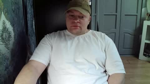 Snapshot of basi_look chatting on 02.19.25 basi_look online show from 02.19.25