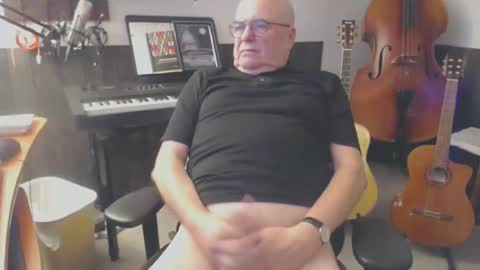 Snapshot of bassman0611 chatting on 01.12.26 Bassman online show from 01.12.26