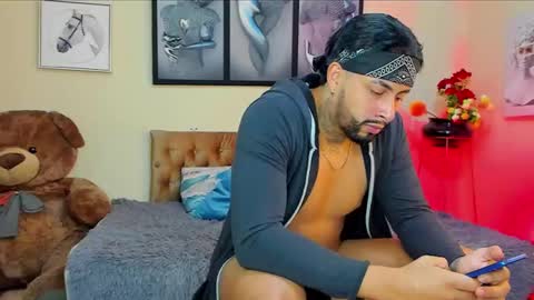 bastian_jones1 online show from 02.04.25