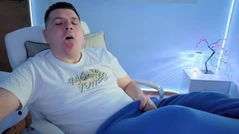 Snapshot of basystem8 chatting on 04.10.26 BASY online show from 04.10.26