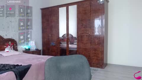 Lara online show from 01.06.25