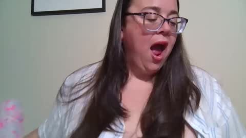 Snapshot of bbwsophiecooks chatting on 04.22.26 Sophie BBW online show from 04.22.26