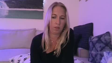 Snapshot of beach_bunny69 chatting on 01.07.25 Emma online show from 01.07.25