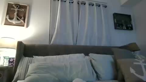 Snapshot of beach_bunny69 chatting on 10.16.25 Emma online show from 10.16.25