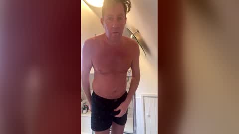 Snapshot of beachlover39 chatting on 02.23.26 Beachlover39 online show from 02.23.26