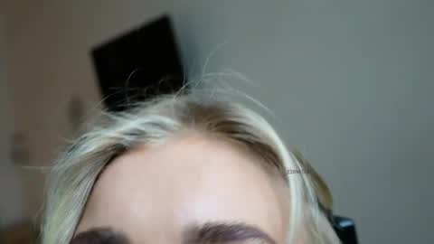 Snapshot of beanco_ chatting on 04.10.26 Chloe online show from 04.10.26