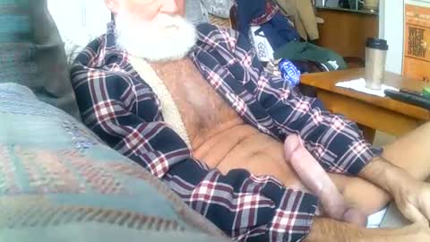 Snapshot of beardbushy chatting on 02.18.25 beardbushy online show from 02.18.25