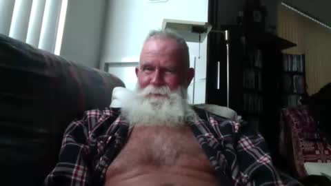 Snapshot of beardbushy chatting on 10.31.25 beardbushy online show from 10.31.25