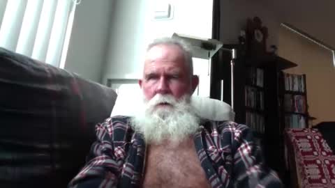 Snapshot of beardbushy chatting on 11.25.25 beardbushy online show from 11.25.25