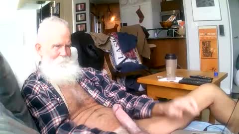 Snapshot of beardbushy chatting on 12.18.25 beardbushy online show from 12.18.25