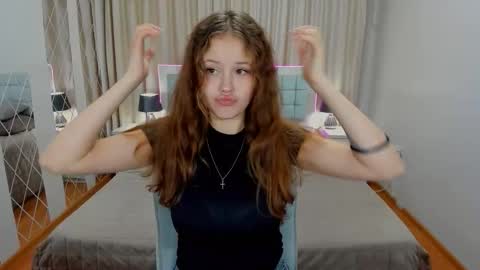 Snapshot of beatricewild chatting on 10.07.25 BeatriceWild online show from 10.07.25