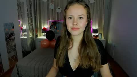 Snapshot of beatricewild chatting on 10.26.25 BeatriceWild online show from 10.26.25