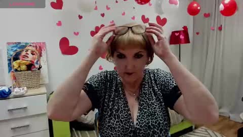 Snapshot of beautiful_lina7 chatting on 02.08.25 your Lana online show from 02.08.25