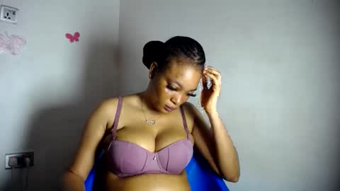 Snapshot of beautiful_moanna chatting on 04.21.26 moanna online show from 04.21.26