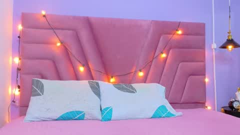 Snapshot of beautifulskinny18 chatting on 11.18.25 Shalom online show from 11.18.25