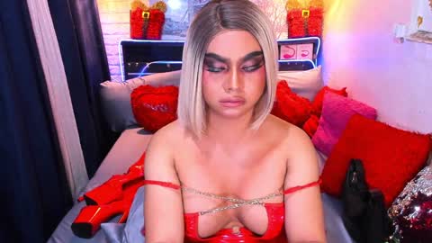 Snapshot of beautifulstrangerts chatting on 01.26.25 Queen Alexa online show from 01.26.25