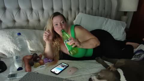 Snapshot of beauty4agent chatting on 12.11.24 beauty4agent online show from 12.11.24