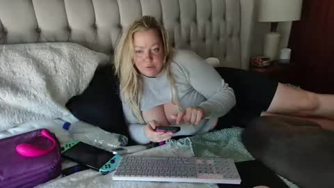 Snapshot of beauty4agent chatting on 12.30.24 beauty4agent online show from 12.30.24