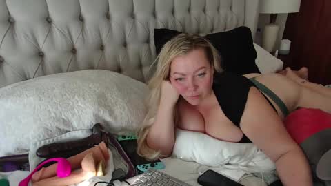 Snapshot of beauty4agent chatting on 01.20.25 beauty4agent online show from 01.20.25