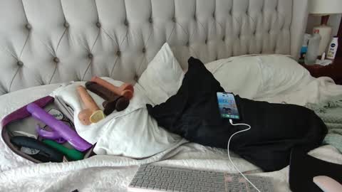 Snapshot of beauty4agent chatting on 01.28.25 beauty4agent online show from 01.28.25