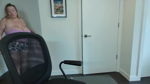 Snapshot of beauty4agent chatting on 09.26.25 beauty4agent online show from 09.26.25