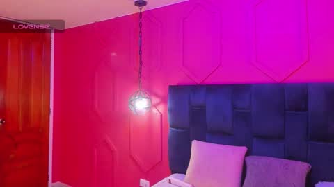 Snapshot of beauty_milf4 chatting on 10.09.25 Chantall online show from 10.09.25