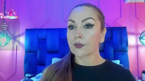 Snapshot of beauty_milf4 chatting on 11.12.25 Chantall online show from 11.12.25