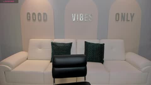 Am Becca online show from 04.17.26