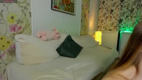Snapshot of bedroomvhs chatting on 05.11.26 Alex Sophia online show from 05.11.26
