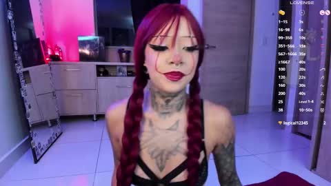 Snapshot of beelzebosss chatting on 10.25.25 Daniela ur fav living dead girl online show from 10.25.25