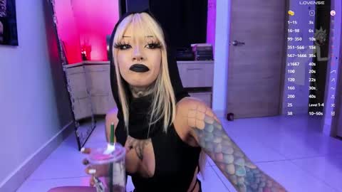 Snapshot of beelzebosss chatting on 11.12.25 Daniela ur fav living dead girl online show from 11.12.25