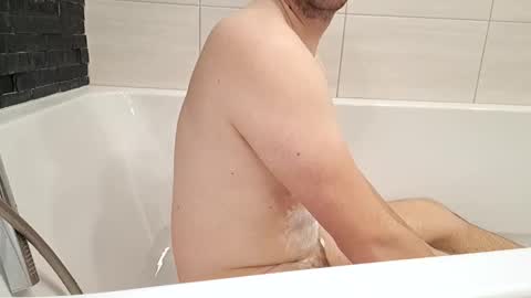 Snapshot of beenee3 chatting on 02.17.25 beenee3 online show from 02.17.25