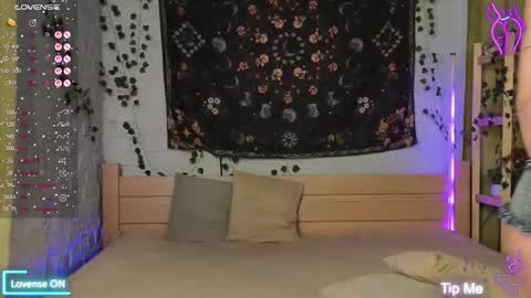 Snapshot of bekky_hammon chatting on 10.02.25 Bekky online show from 10.02.25