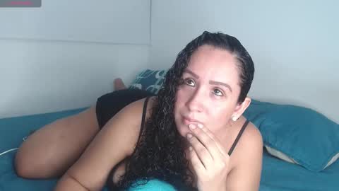 hadid online show from 11.02.25