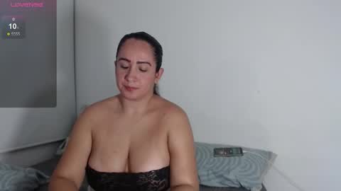 hadid online show from 02.08.26