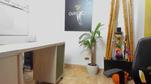 independent model online show from 12.03.24