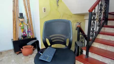 independent model online show from 12.11.24