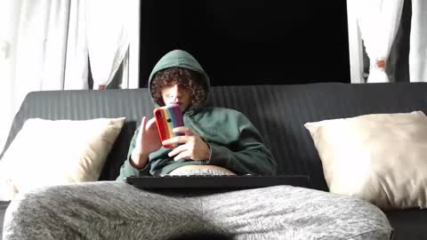 independent model online show from 01.17.25