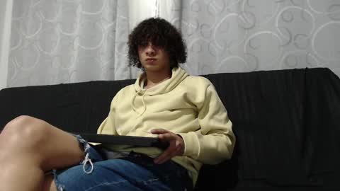 independent model online show from 01.18.25