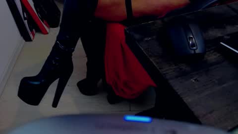 Snapshot of belatrixdomme chatting on 02.14.25 BelatrixDomme online show from 02.14.25