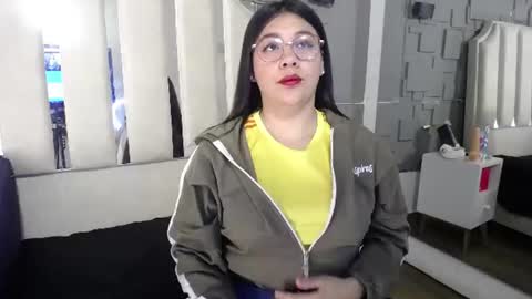 Snapshot of belen_green chatting on 06.17.26 Belen online show from 06.17.26