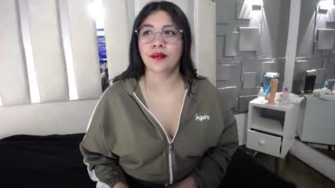 Snapshot of belen_green chatting on 06.18.26 Belen online show from 06.18.26