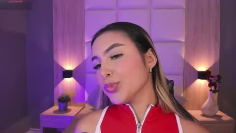 Snapshot of bella1207 chatting on 09.09.25 Bella cam online show from 09.09.25