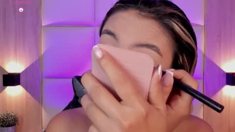 Snapshot of bella1207 chatting on 11.15.25 Bella cam online show from 11.15.25